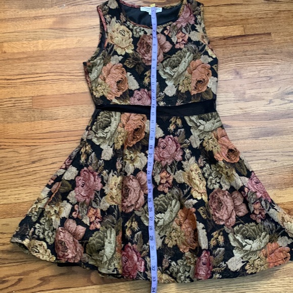 Autumn inspired tapestry dress - Picture 6 of 8